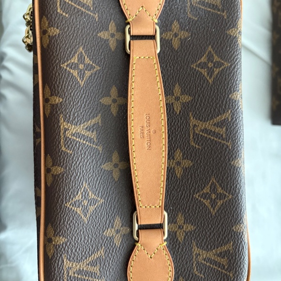 Louis Vuitton Make Up Bag - Picture 4 of 4